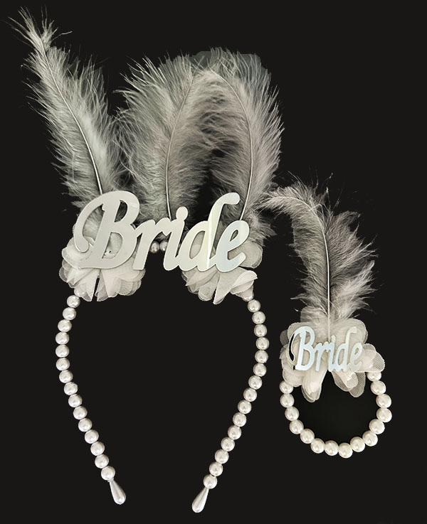 Beyaz İncili Gerçek Otriş Tüylü Pleksili Bride Yazılı Gelin Tacı ve Bride Yazılı Gelin Bilekliği Gümüş Renk