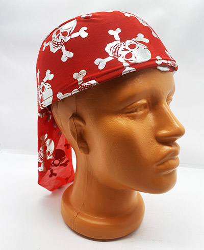 Kırmızı Renk Gümüş Kuru Kafa Baskılı Tas Korsan Şapkası 