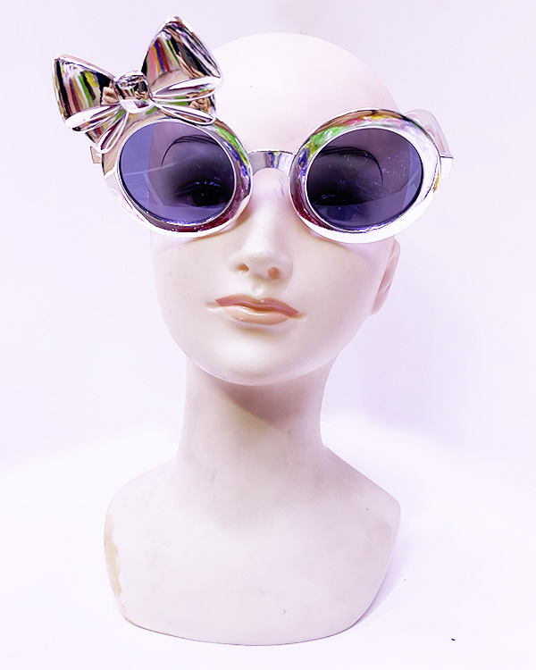 Metalize Gümüş Renk Fiyonklu Parti Gözlüğü 14x7 cm