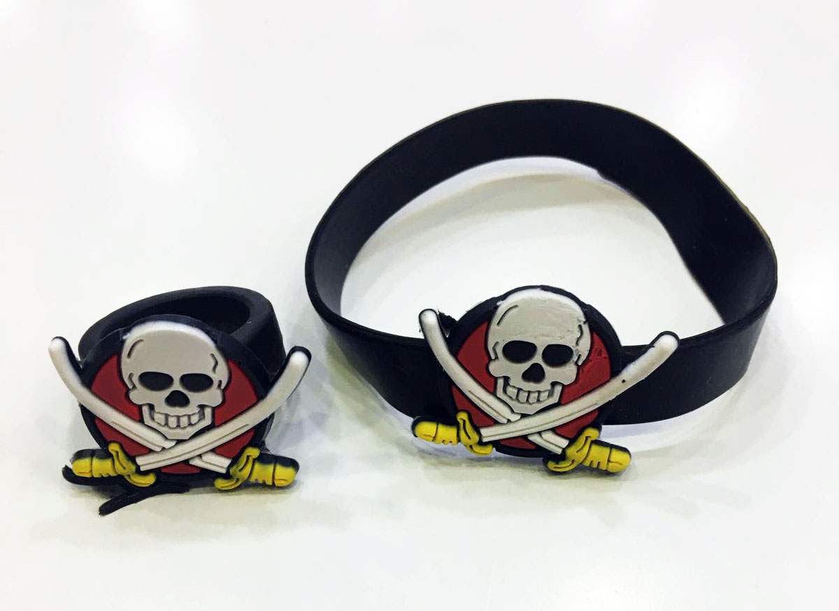 Plastik Korsan Bilekliği ve Korsan Yüzüğü Seti-kılıç model