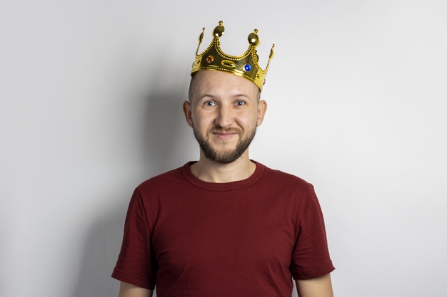 Plastik Kral Tacı Altın Renk Yetişkin Boy 55 cm