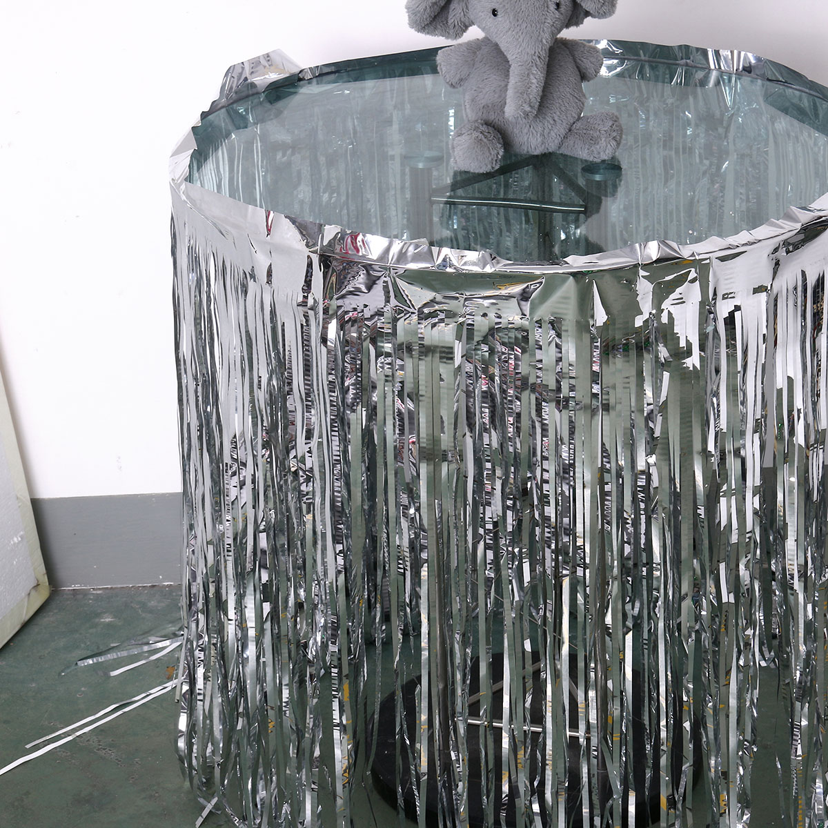 Püsküllü Işıltılı Metalize Gümüş Renk Masa Eteği 75 cm x 4 m