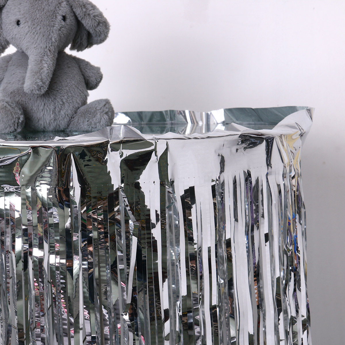 Püsküllü Işıltılı Metalize Gümüş Renk Masa Eteği 75 cm x 4 m