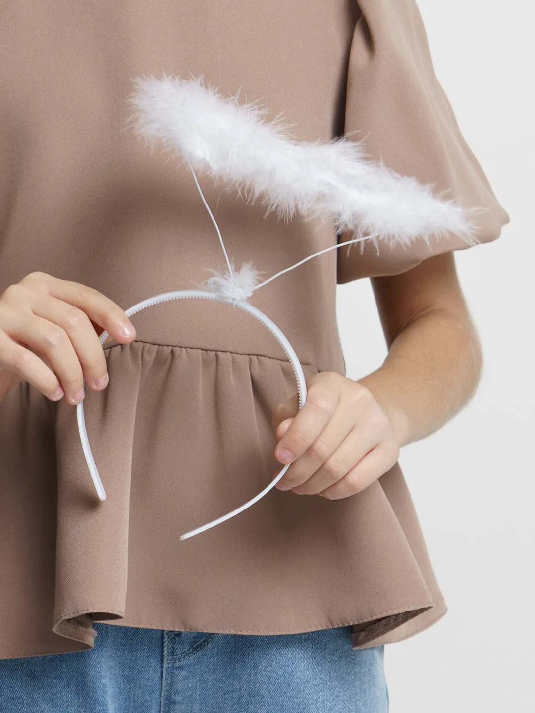 Beyaz Otrişli Tüylü Esnek Yapı Melek Haresi Melek Tacı