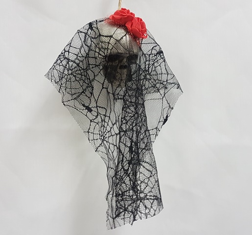 Cadılar Bayramı Dekoratif Kuru Kafa Duvaklı 