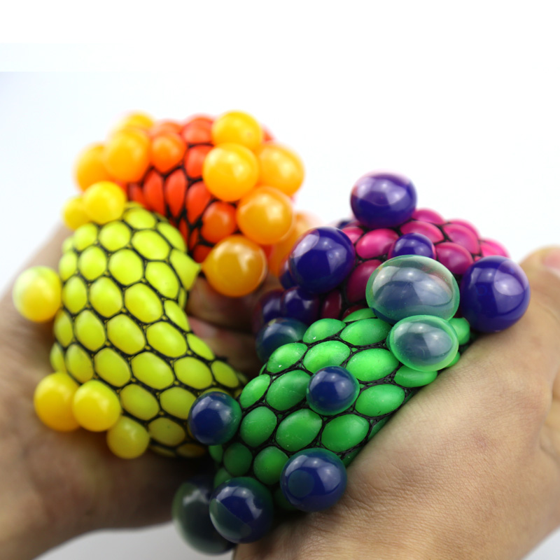 Kendinden Yumuşak Akışkanlı File Örgülü Şaka Beyin Stres Üzümü