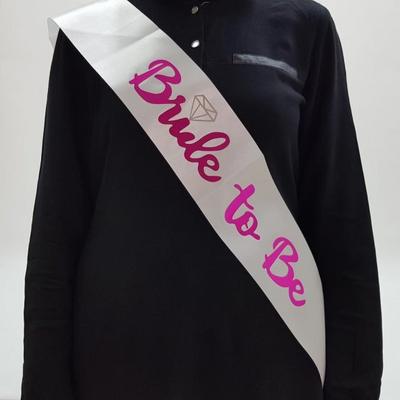 Bride To Be Saten Kuşak Beyaz Üzeri Metalize Fuşya Yazılı 160x9.5 cm