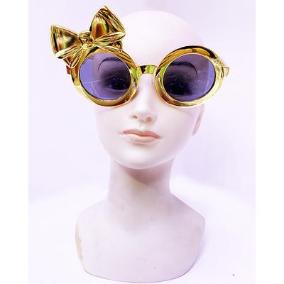 Metalize Altın Sarısı Gold Renk Fiyonklu Parti Gözlüğü 14x7 cm