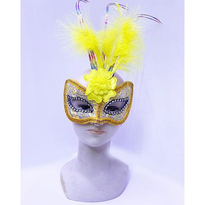 Renkli Tel İşlemeli Güllü Kırılmaz Eva Altın Parti Maskesi 20X25 cm