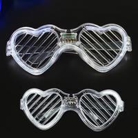 Beyaz LED Işıklı Kalp Gözlük – 3 Modlu Parti & Glow Gözlüğü