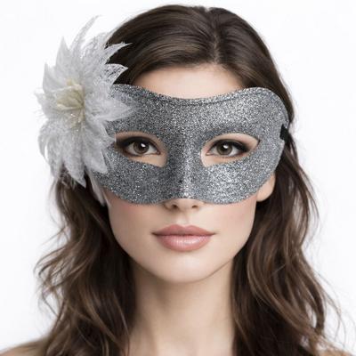 Gümüş Simli Tüylü Balo Maskesi – Kadın Parti & Maskeli Balo Maskesi