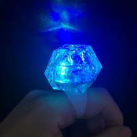 Kristal Tasarımlı Led Glow Işıklı 3 Modlu Mavi Yüzük 3.5 x 5 cm