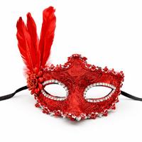 Lüks Kırmızı Tüylü Venedik Maskesi – Taşlı Dantel Tasarım